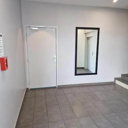 Cosy Groupama Stadium-ldlc Arena Climatise * デシーヌ・シャルピュー